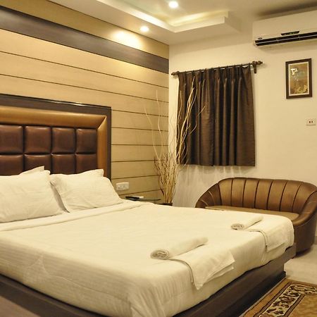 Hotel Esteem Καλκούτα Εξωτερικό φωτογραφία
