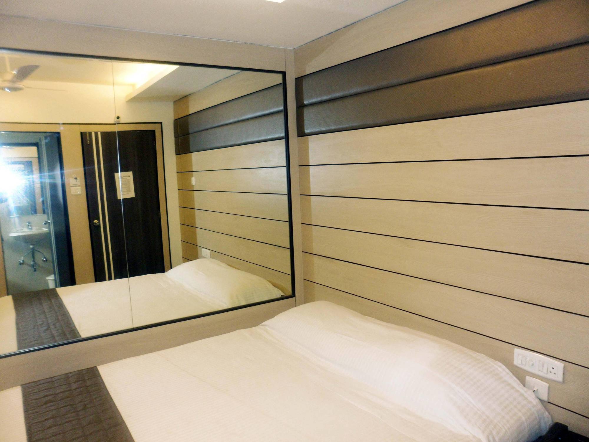 Hotel Esteem Καλκούτα Εξωτερικό φωτογραφία