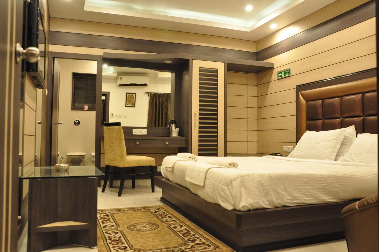 Hotel Esteem Καλκούτα Εξωτερικό φωτογραφία